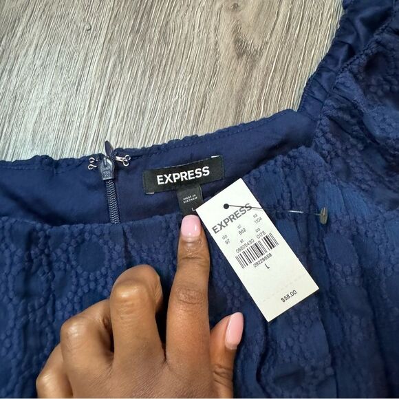 NWT- express cropped peasant top - navy size large - Picture 3 of 5